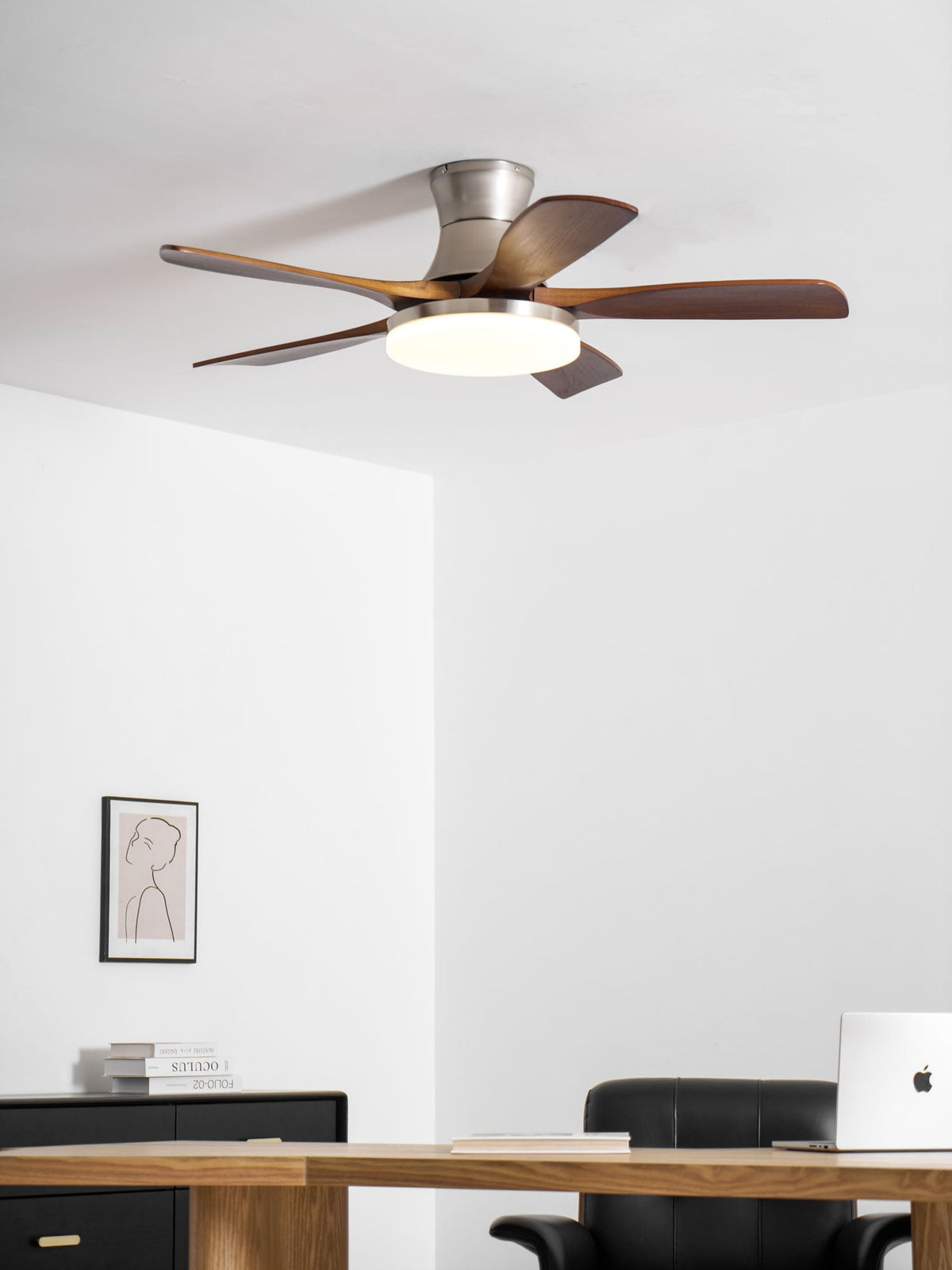 Ventilador de techo con luz Lorenta en un salón luminoso – imagen 10