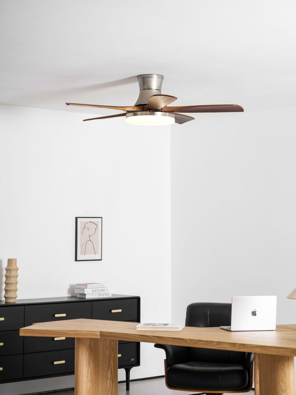 Ventilador de techo con luz Lorenta en un salón luminoso – imagen 11