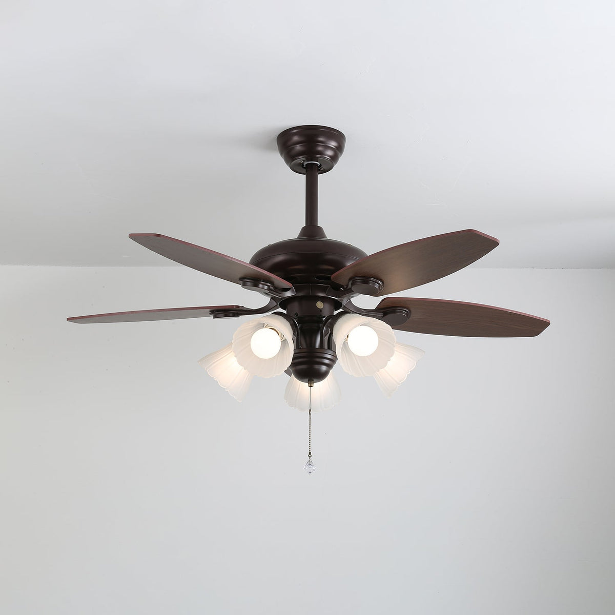 Ventilador de techo con luz Ambela en un comedor acogedor – imagen 19