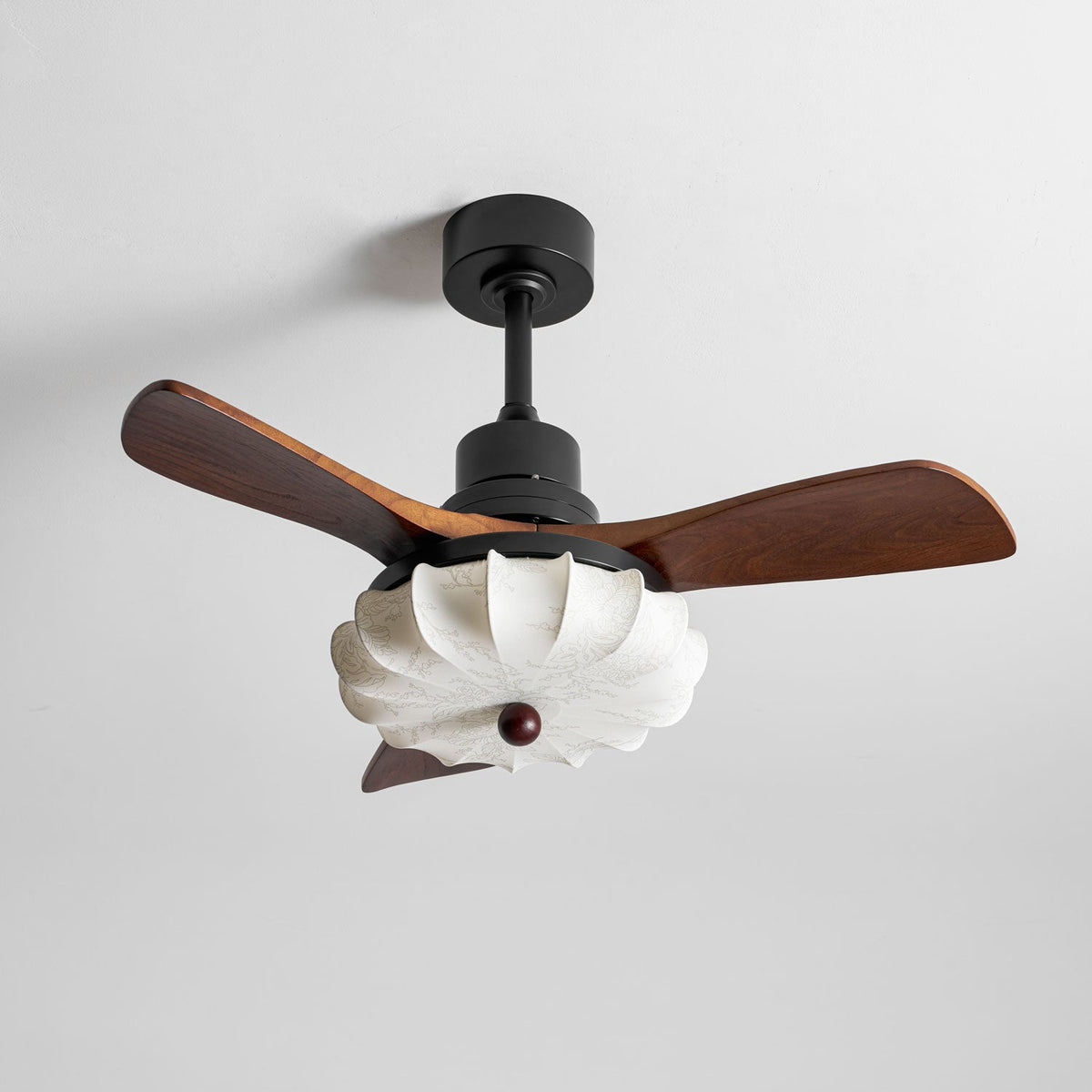 Ventilador de techo con luz Lotara en un salón acogedor – imagen 30