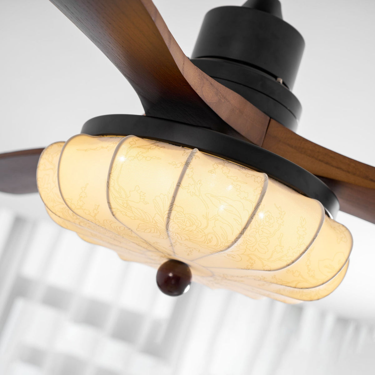 Ventilador de techo con luz Lotara en un salón acogedor – imagen 26