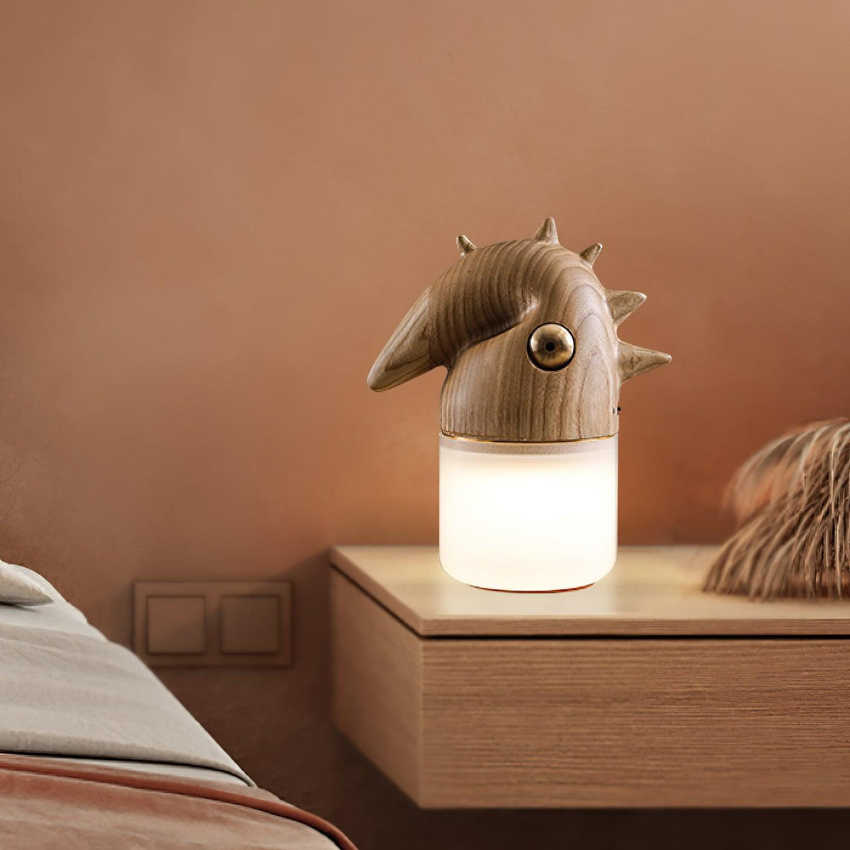 Crestela - Lámpara de Mesa LED Recargable con Cabeza de Pájaro de Madera