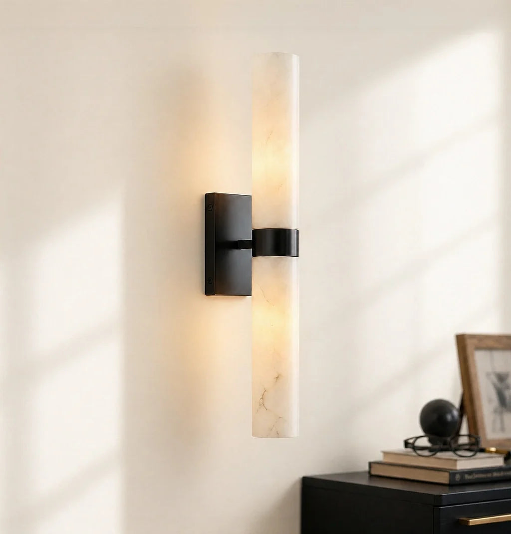 Aplique de pared de doble tubo Melliza junto al espejo de un baño – imagen 26