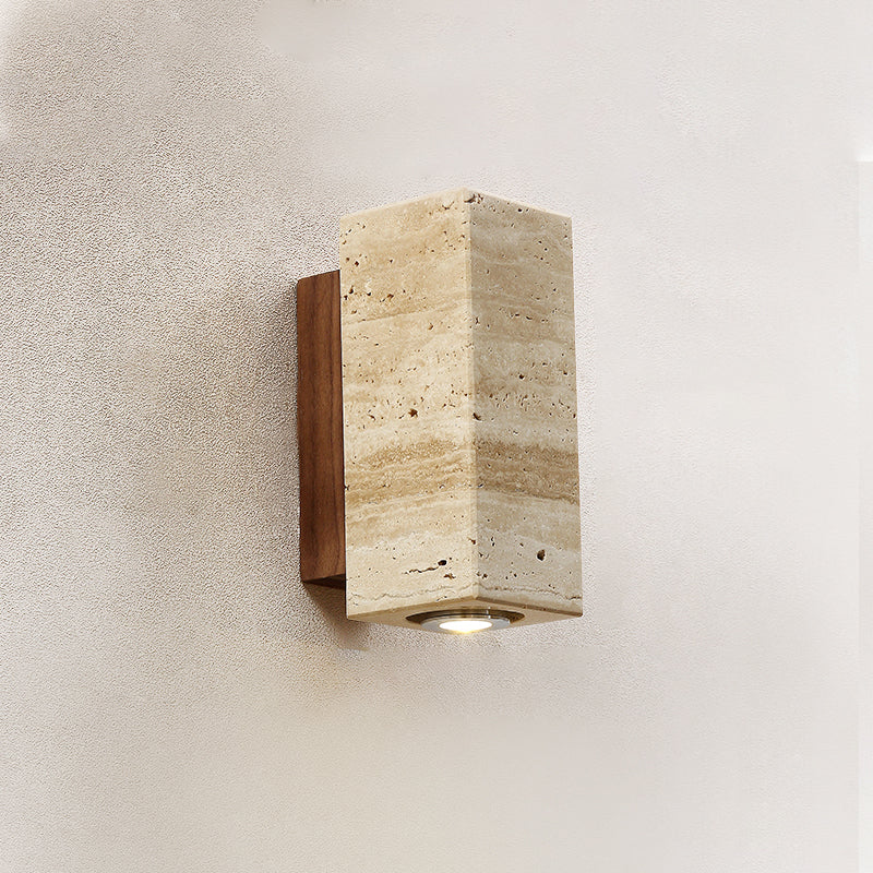 Aplique de pared de travertino Onsara – versión rectangular con soporte de nogal