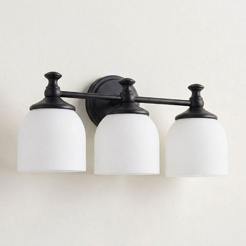 Aplique de pared clásico Campela sobre el espejo de un baño – imagen 43