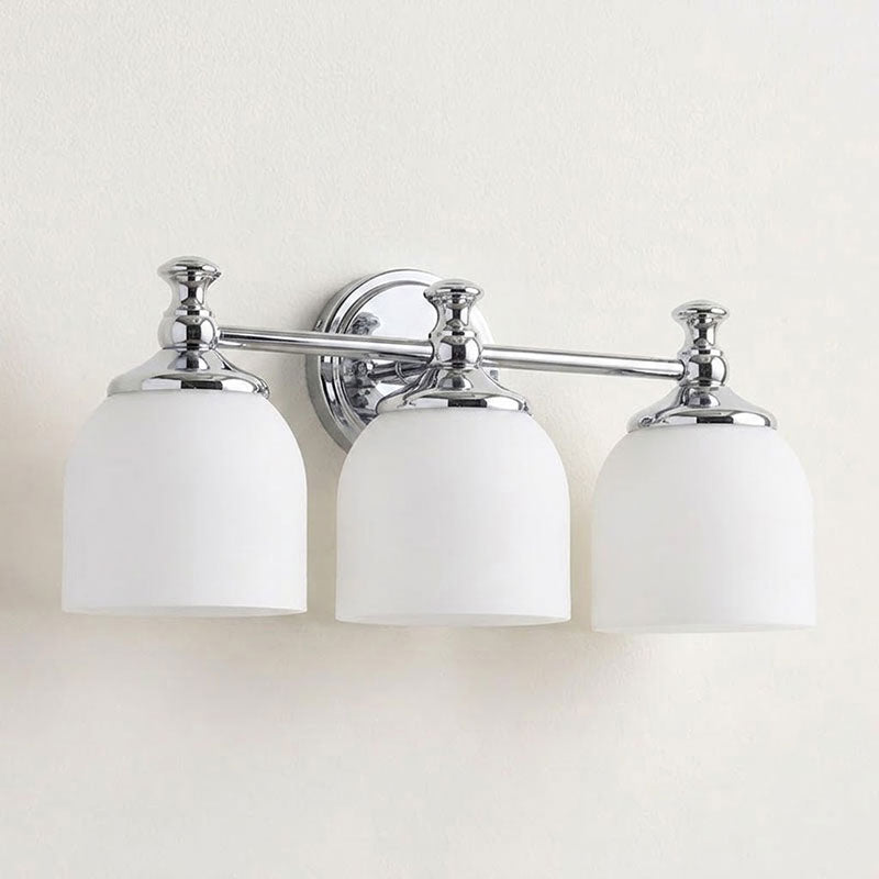 Aplique de pared clásico Campela sobre el espejo de un baño – imagen 44