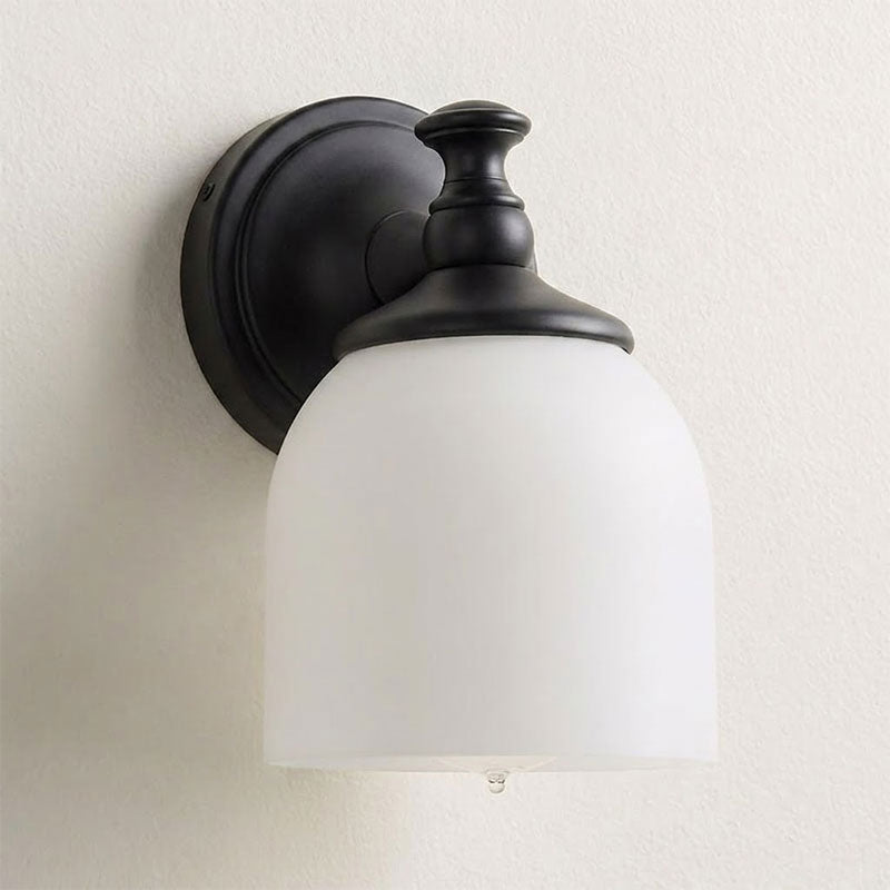 Aplique de pared clásico Campela sobre el espejo de un baño – imagen 47