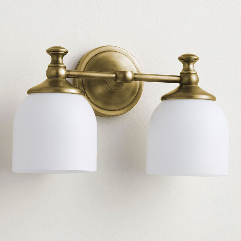 Aplique de pared clásico Campela sobre el espejo de un baño – imagen 51