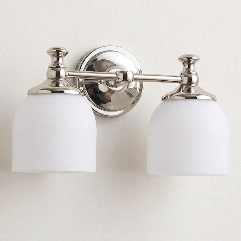 Aplique de pared clásico Campela sobre el espejo de un baño – imagen 54