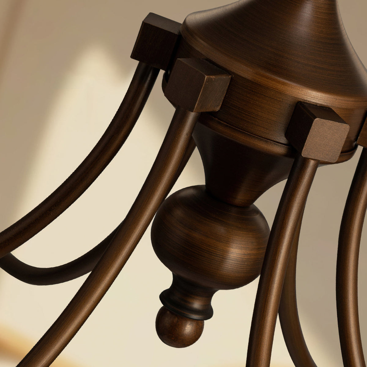 Lámpara de araña vintage Surcela en un comedor clásico – imagen 12