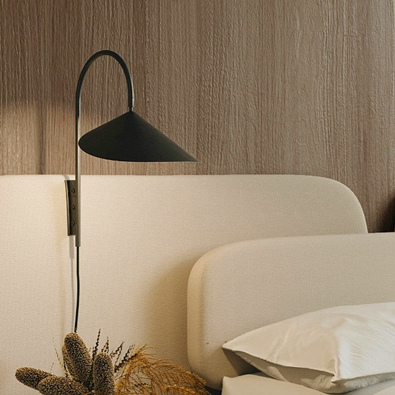 Metora: Aplique de Pared Moderno de Metal para Interiores