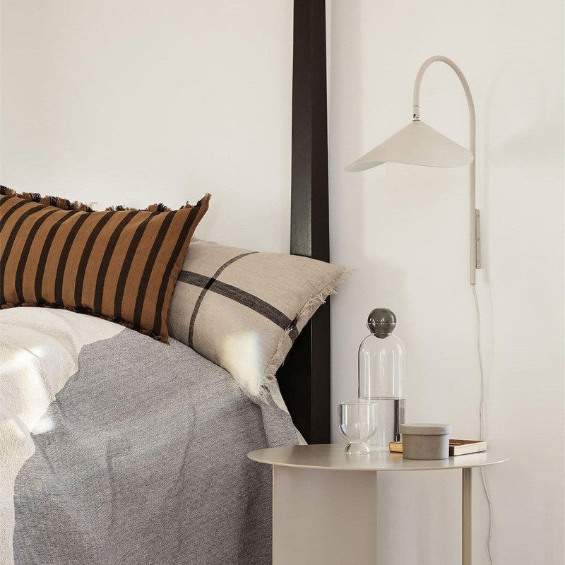 Metora: Aplique de Pared Moderno de Metal para Interiores