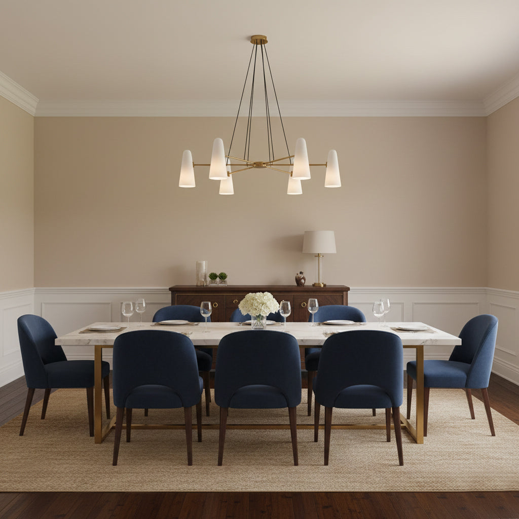 Lámpara araña de latón Valdora en un comedor elegante – imagen 5
