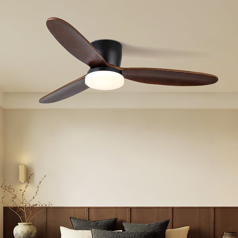 Ventilador de techo con luz Veladia en un dormitorio sereno – imagen 2