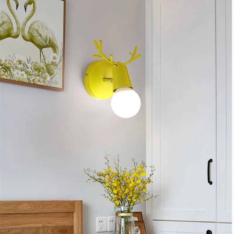 Aplique de pared elegante Luminaria con diseño inspirado en la naturaleza y acabado en tonos pastel