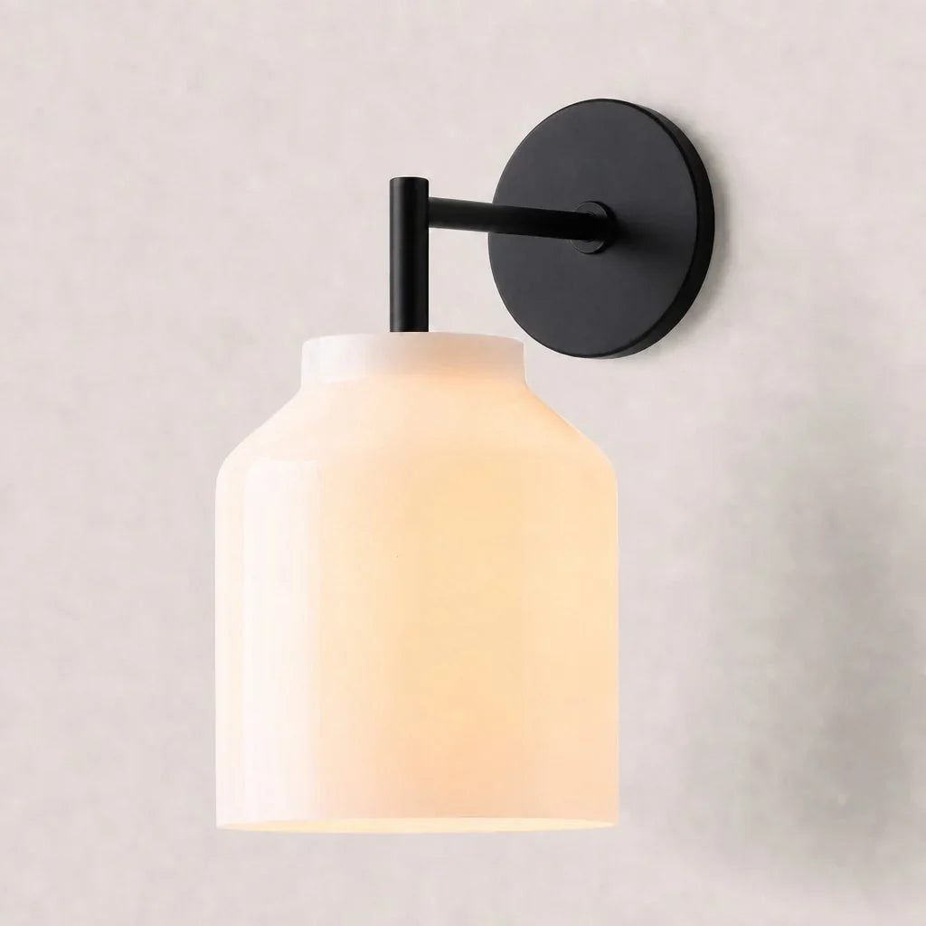 Aplique de pared nórdico Esmira en un dormitorio sereno – imagen 2