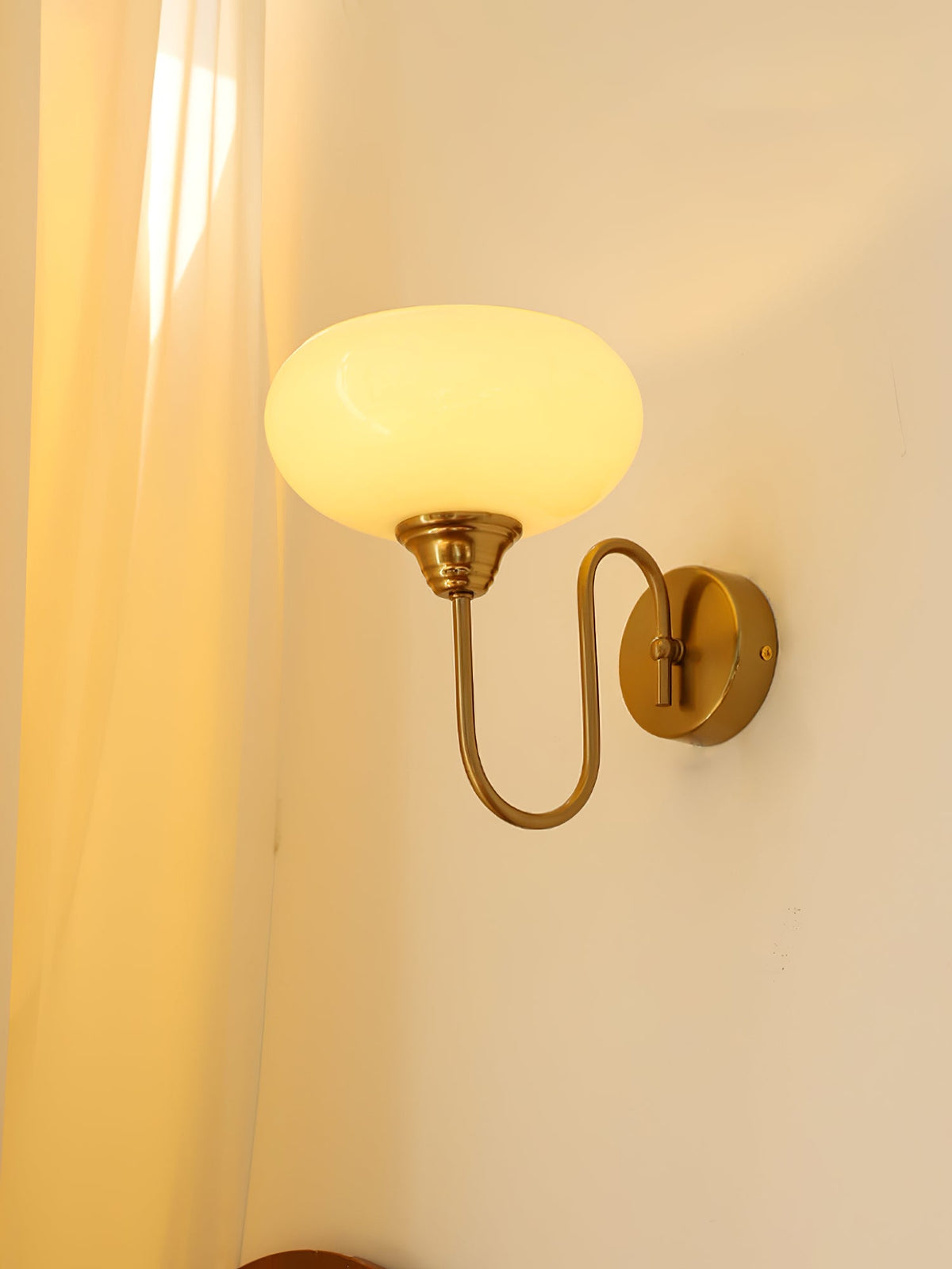 Aplique de pared de cristal Pomela en un dormitorio acogedor – imagen 22