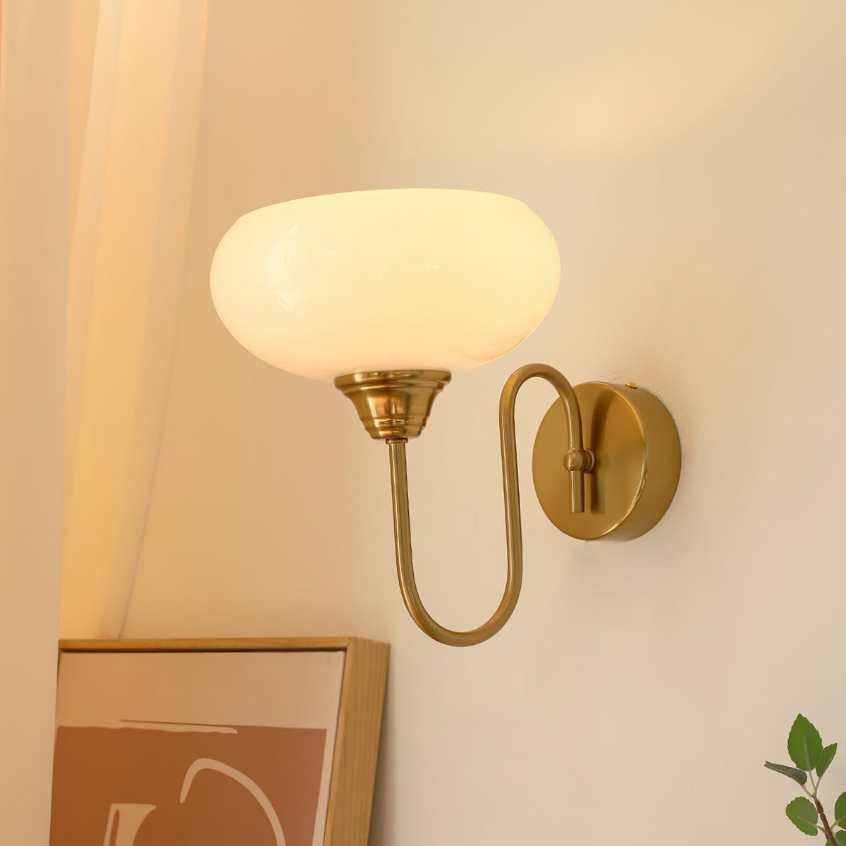 Aplique de pared de cristal Pomela en un dormitorio acogedor – imagen 5