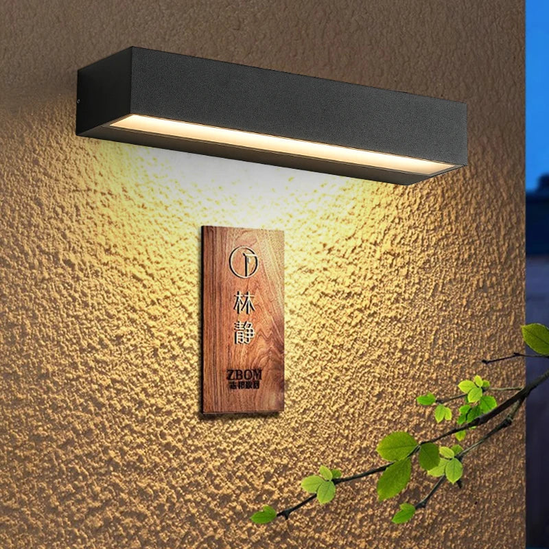 Aplique de pared LED Luzaro, diseño moderno y resistente, ideal para exteriores, con luz cálida y materiales de alta calidad.