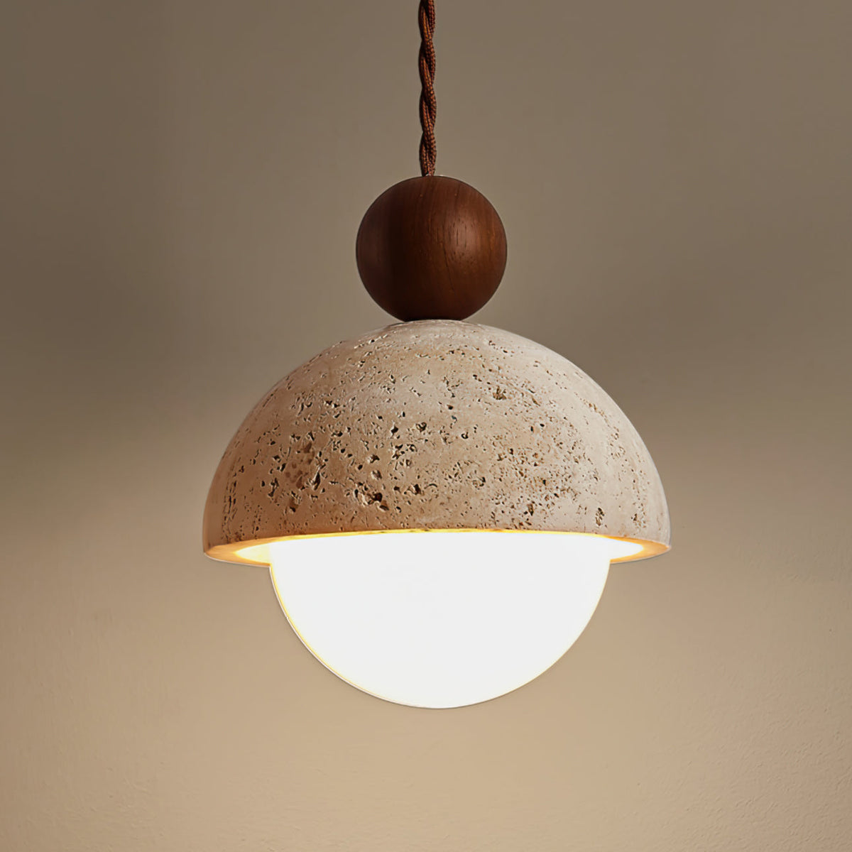 Lámpara colgante de travertino Roquela sobre una mesa de comedor – imagen 27