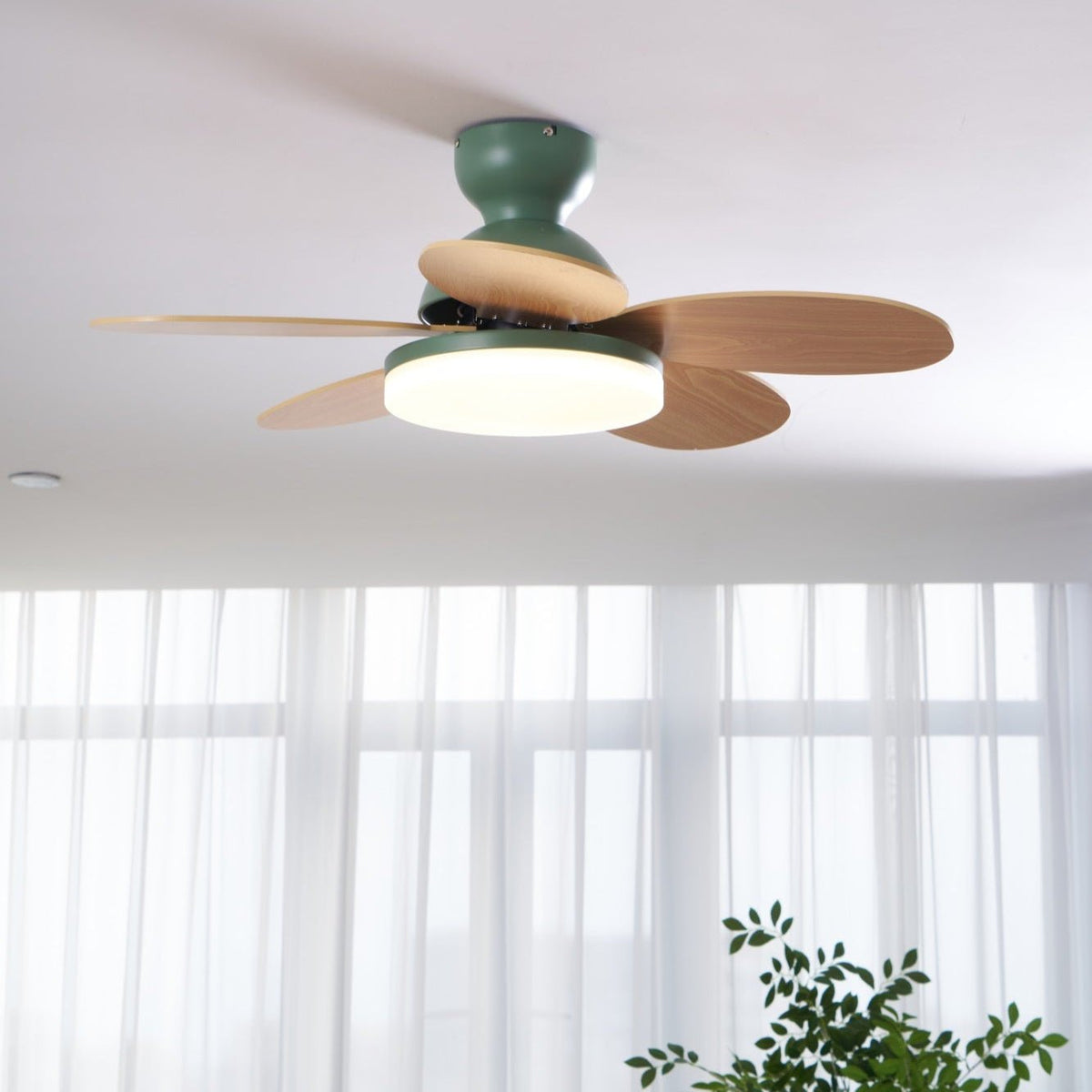 Ventilador de techo con luz Margela en una habitación infantil – imagen 13