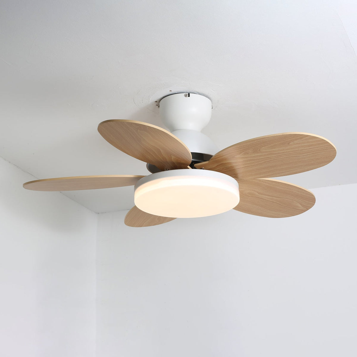 Ventilador de techo con luz Margela en una habitación infantil – imagen 11