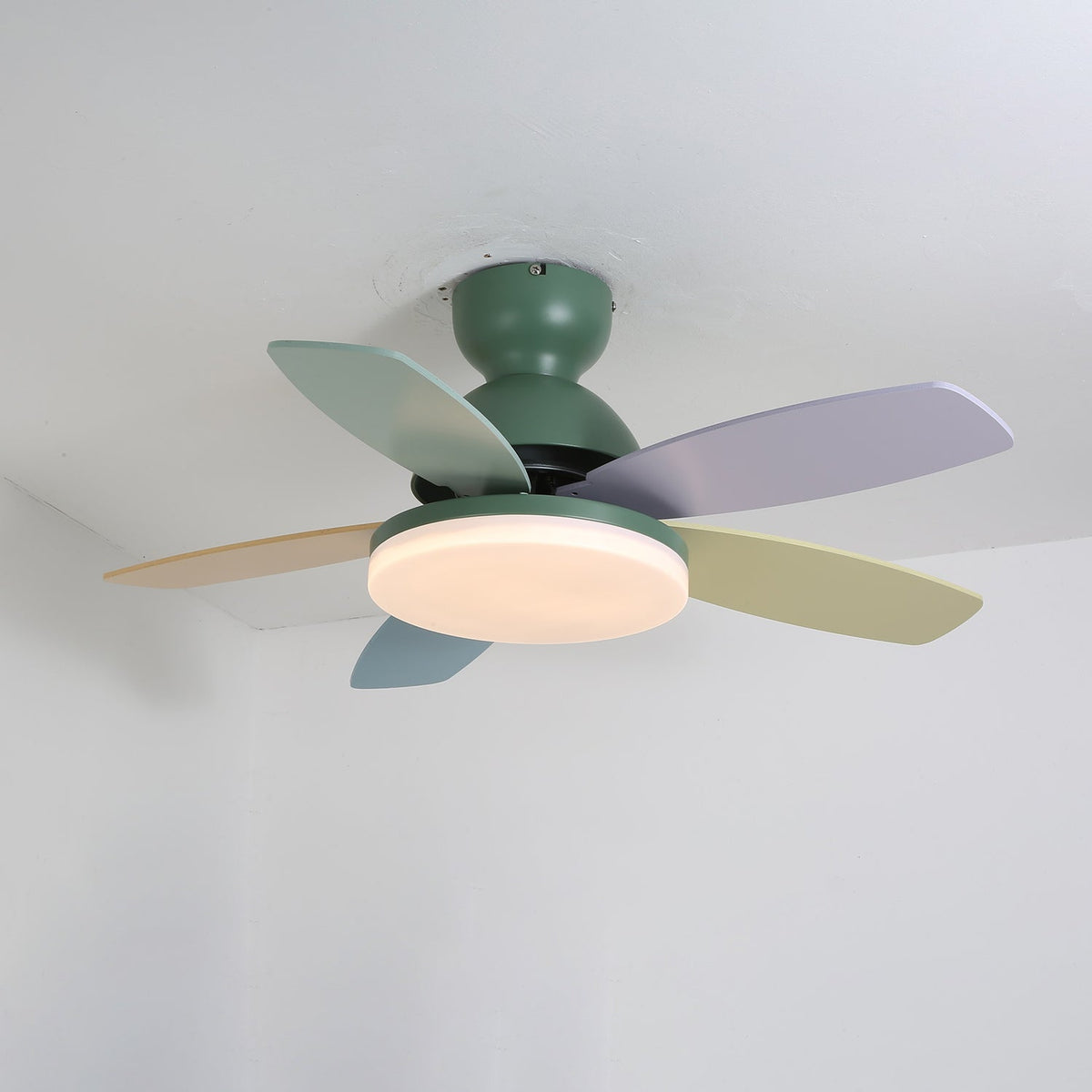 Ventilador de techo con luz Margela en una habitación infantil – imagen 8