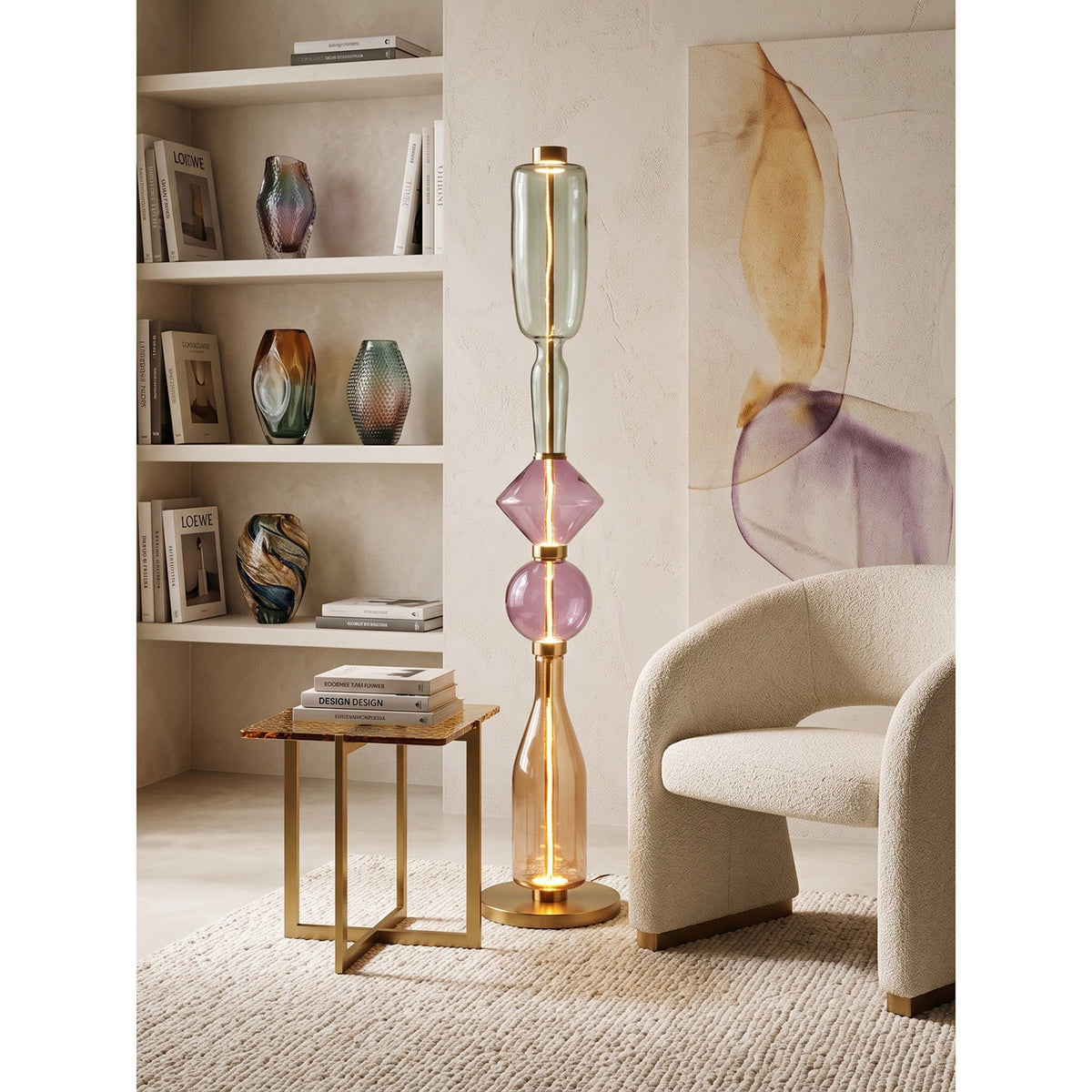 Lámpara de pie de cristal soplado Vidarela en un salón elegante – imagen 13