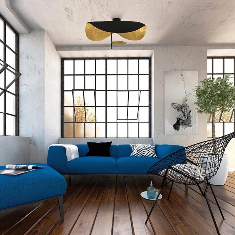 Lámpara colgante en forma de hoja Lotena sobre una mesa de comedor – imagen 9