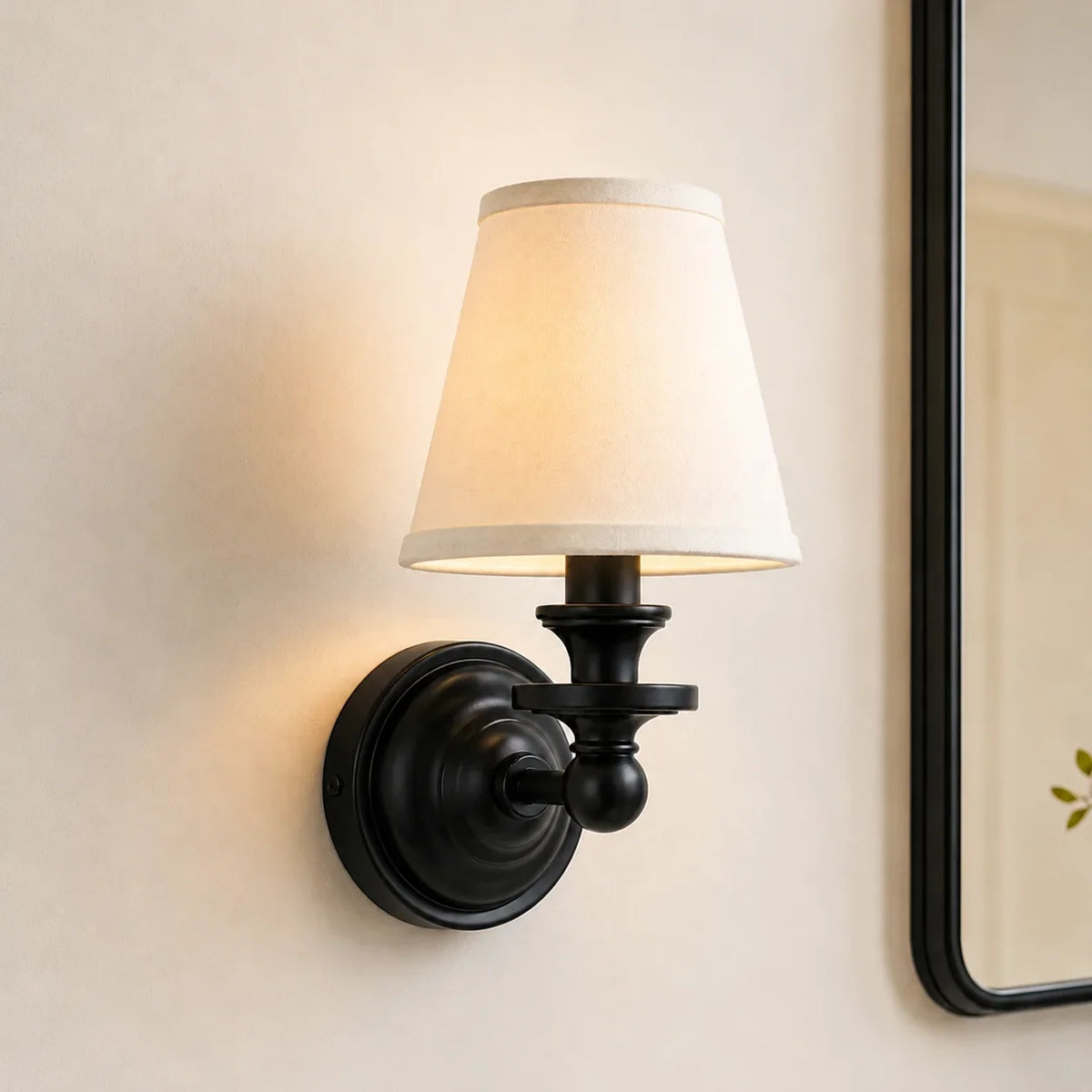 Aplique de pared retro Brezina junto a un cabecero – imagen 22