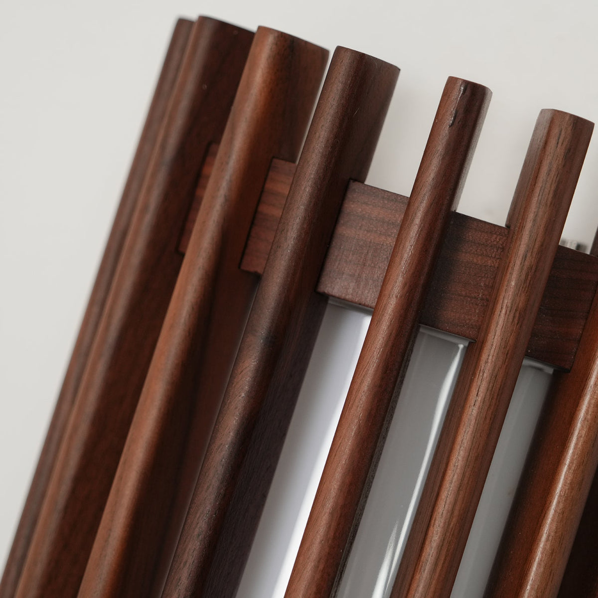 Aplique de pared de madera Listela en un salón de estilo natural – imagen 19
