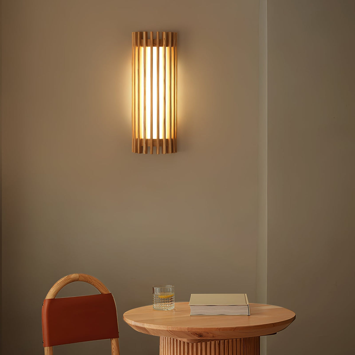 Aplique de pared de madera Listela en un salón de estilo natural – imagen 14