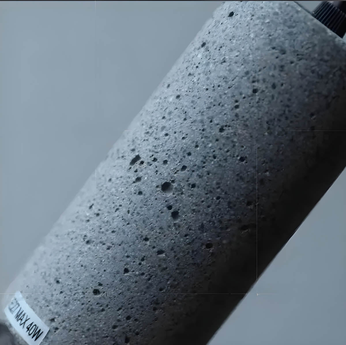 BrumaLuz - Lámpara Colgante Industrial de Hormigón y Metal