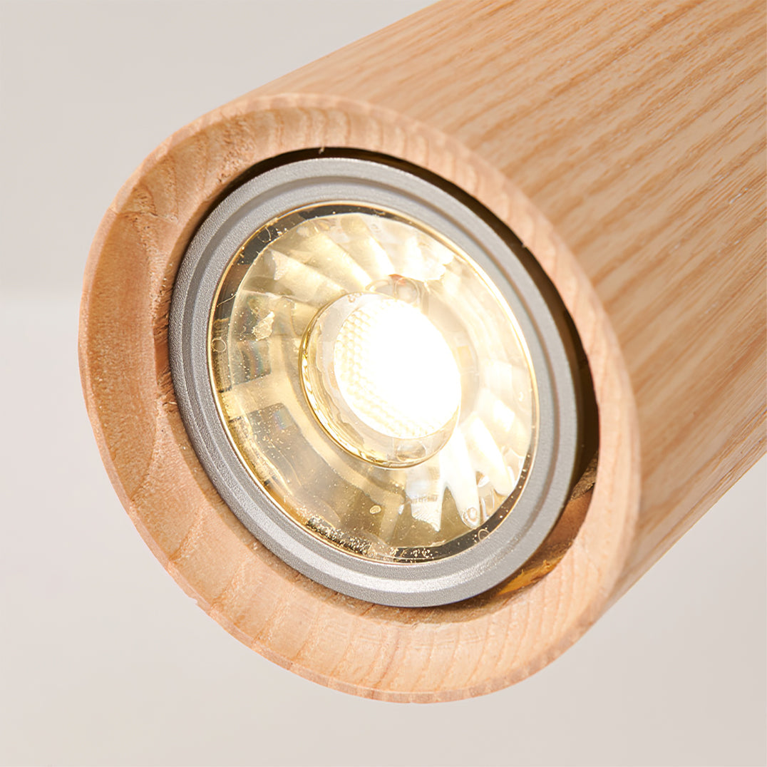 Lámpara de techo de focos de madera Rayuela sobre la encimera de una cocina – imagen 20