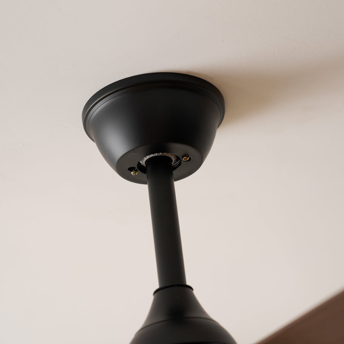Ventilador de techo con luz Ilenza en un dormitorio acogedor – imagen 28