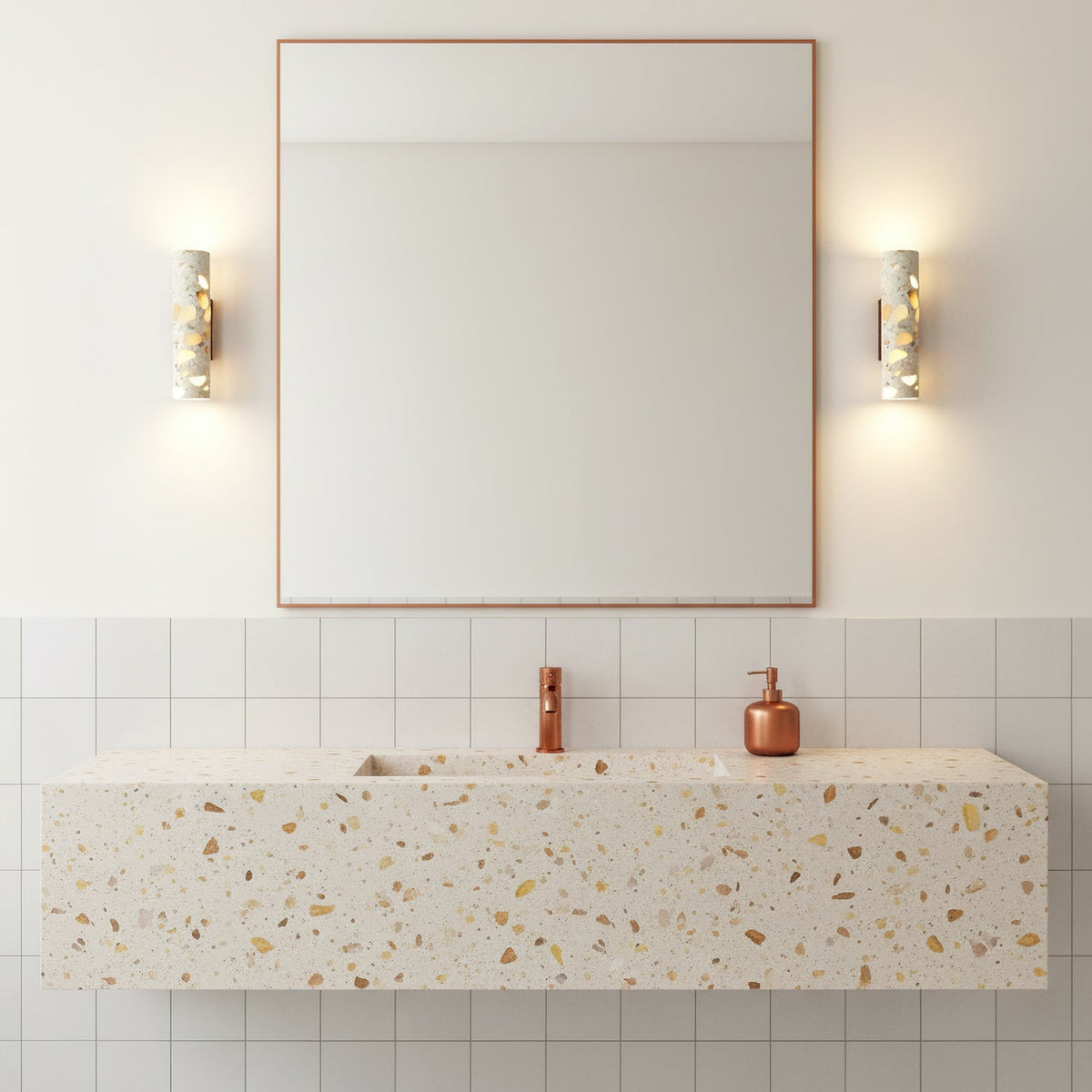 Aplique de pared de terrazo Terrela junto a una cama de madera – imagen 8