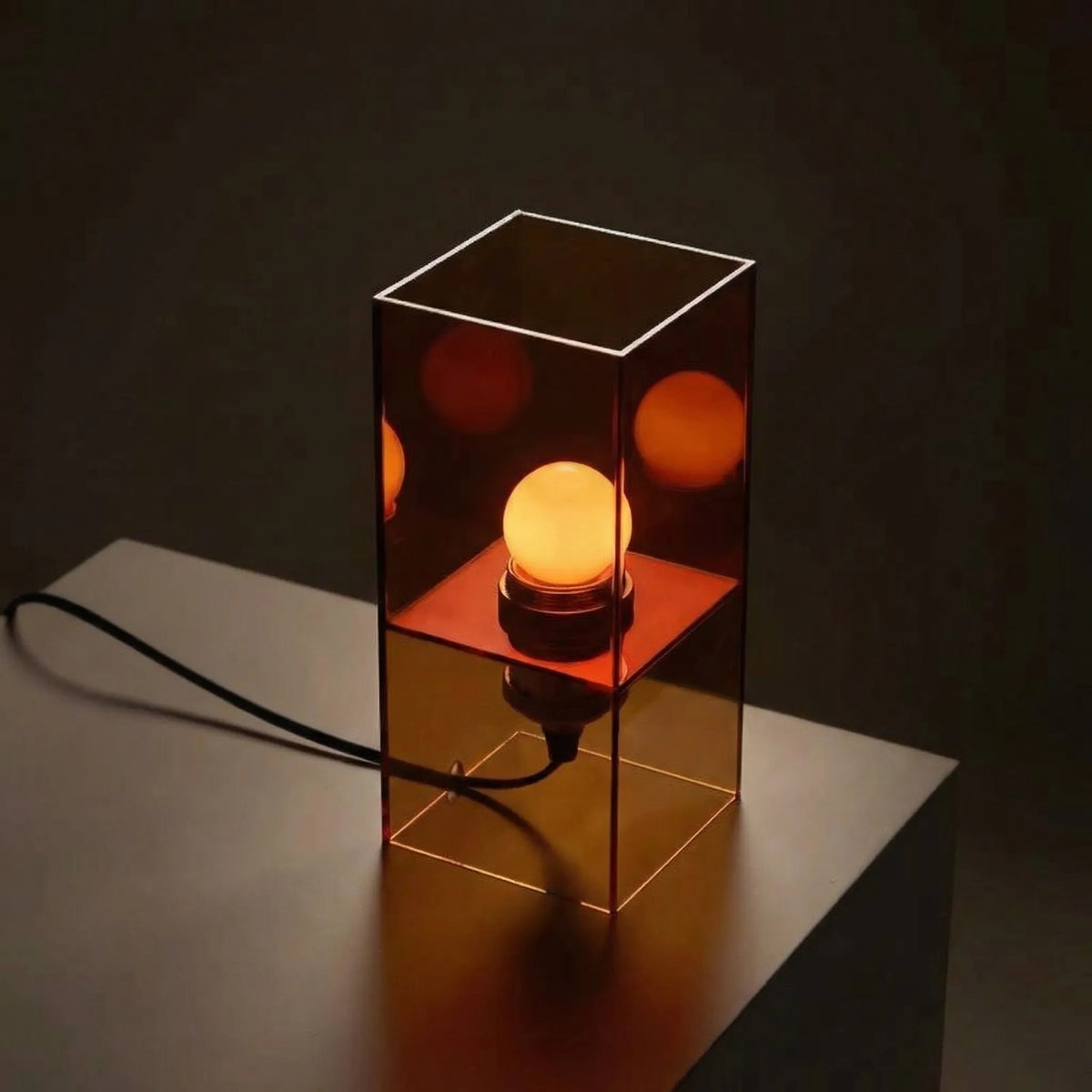 Lámpara de mesa de acrílico Celaro – acrílico ámbar