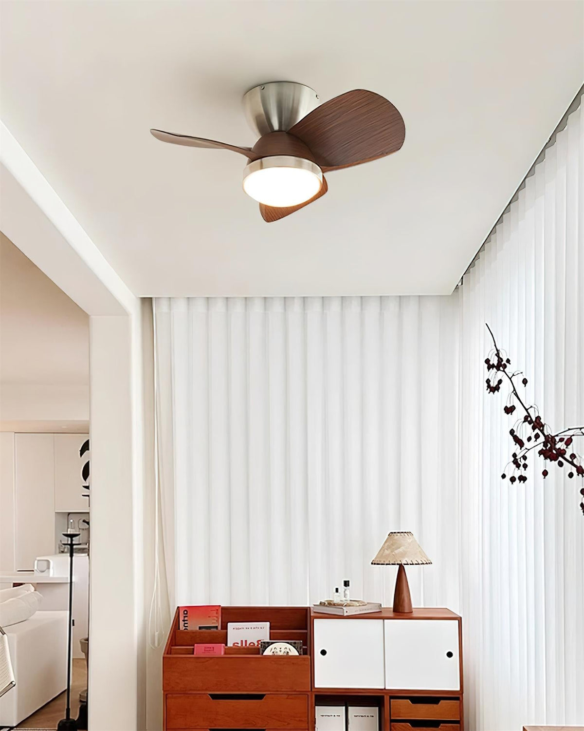 Ventilador de techo con luz Gavela en un dormitorio moderno – imagen 8