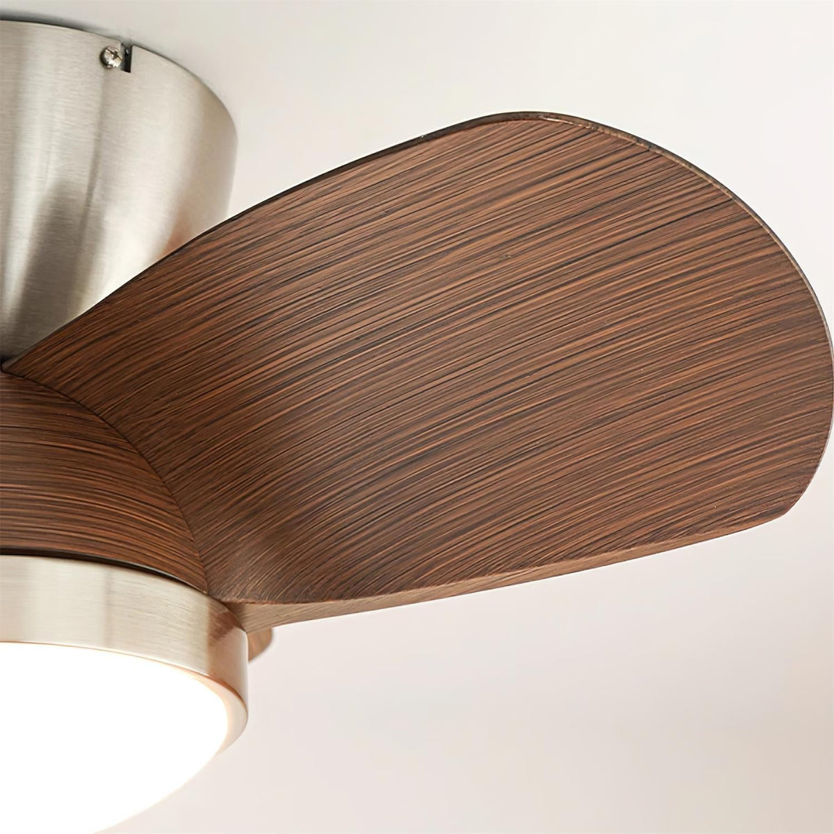 Ventilador de techo con luz Gavela en un dormitorio moderno – imagen 19