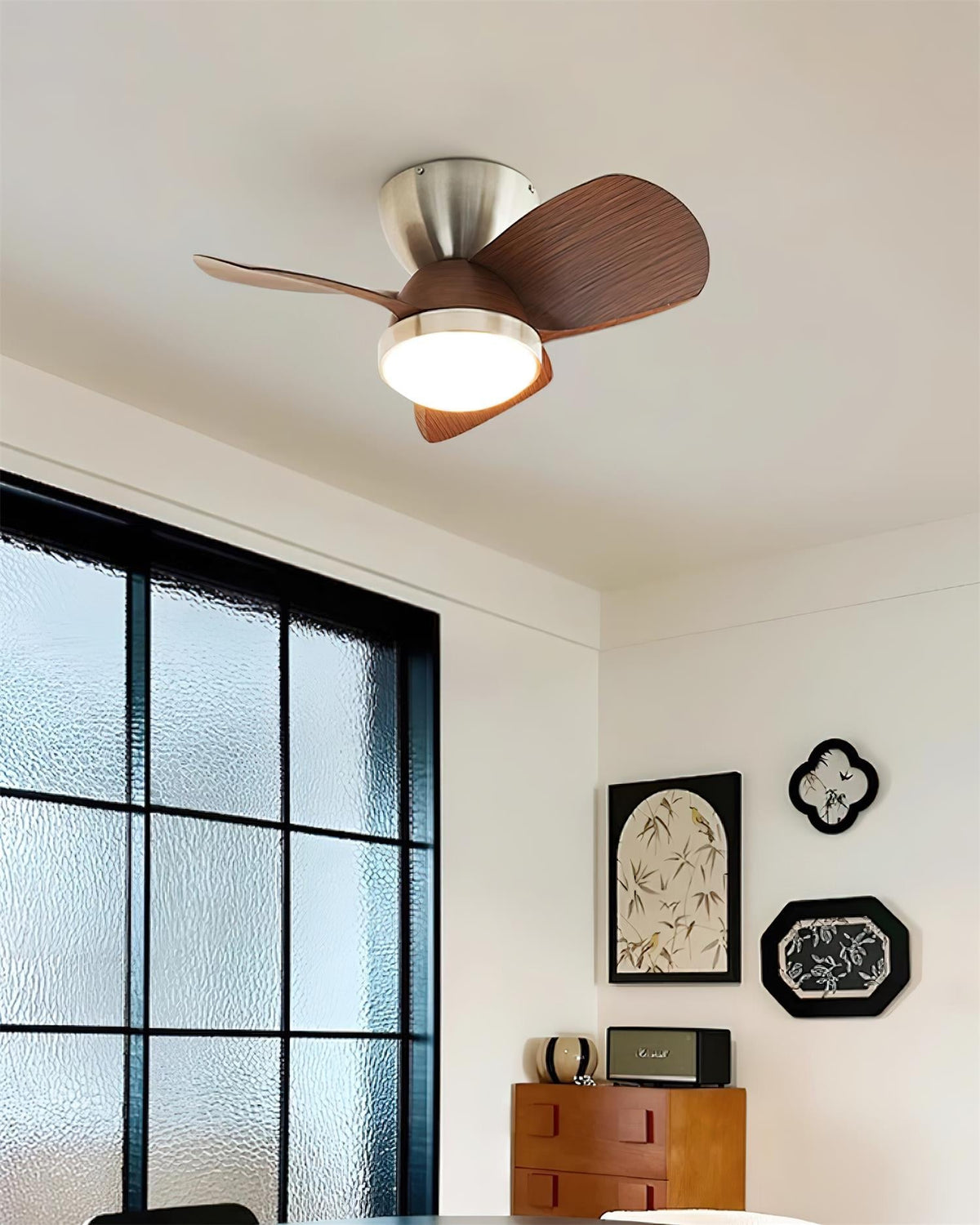 Ventilador de techo con luz Gavela en un dormitorio moderno – imagen 7