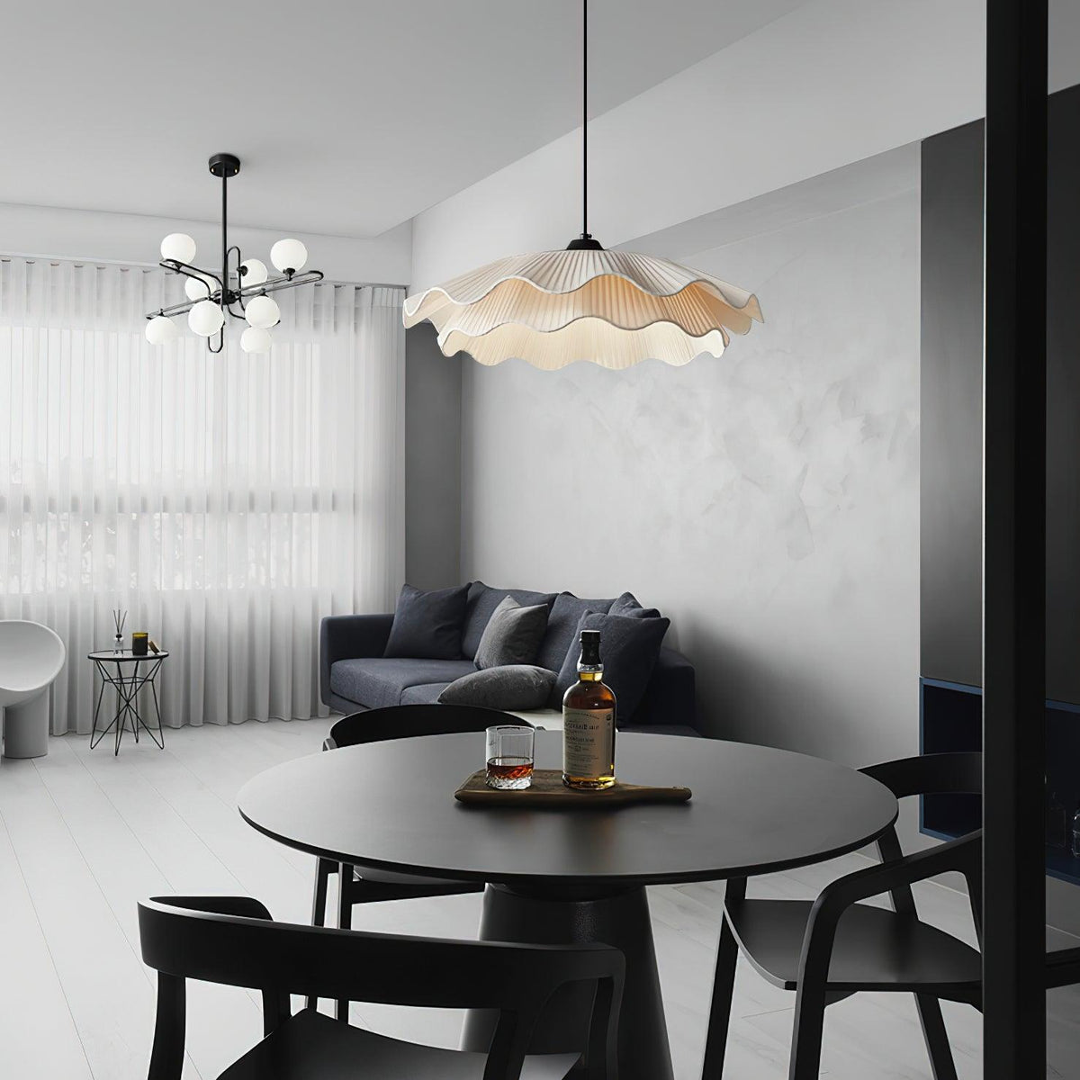Lámpara colgante LED Nimbo sobre una mesa de comedor – imagen 4