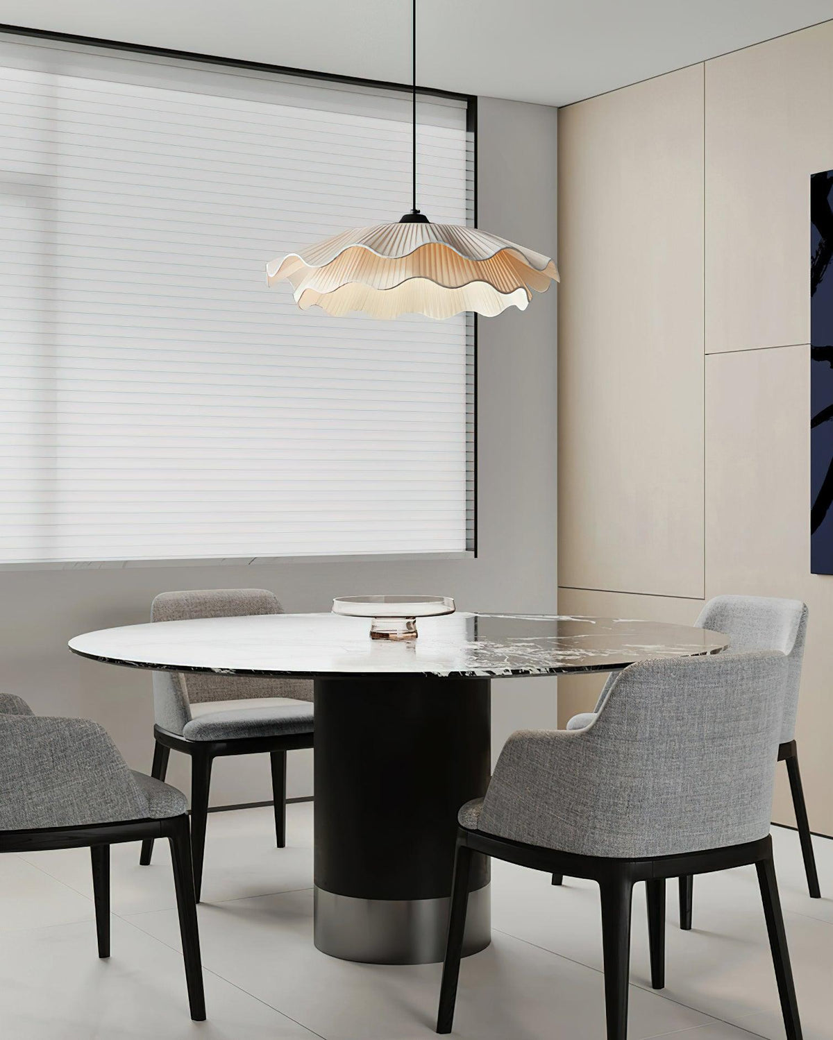 Lámpara colgante LED Nimbo sobre una mesa de comedor – imagen 11