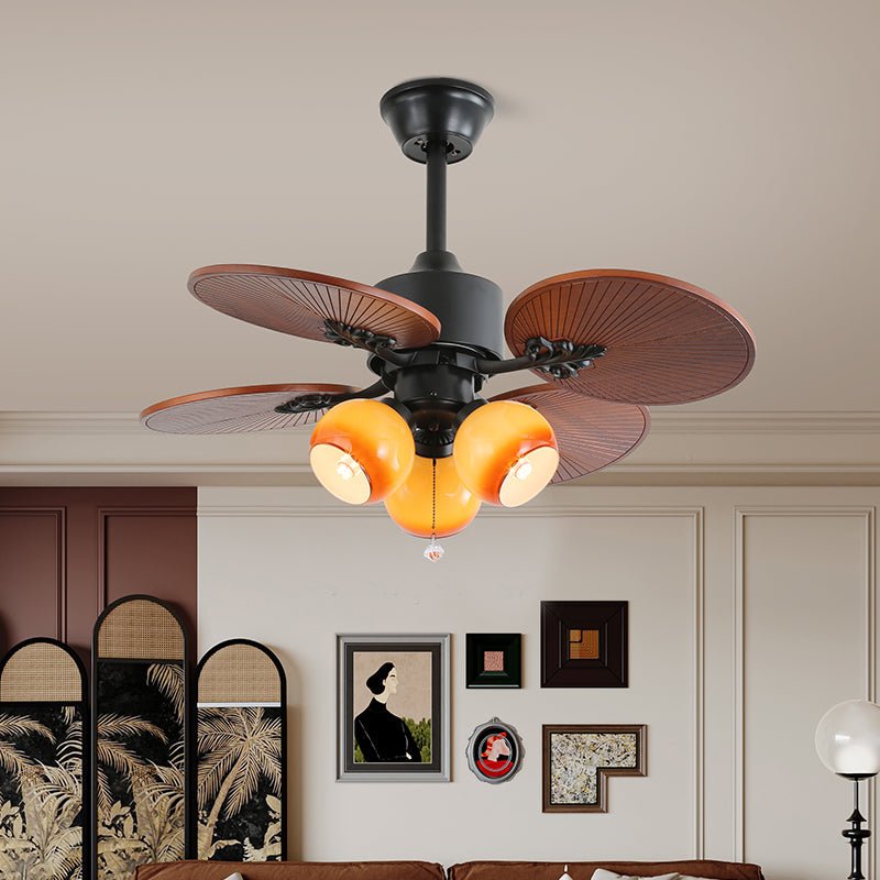 Ventilador de techo con luz Isalma en un salón de estilo tropical – imagen 2