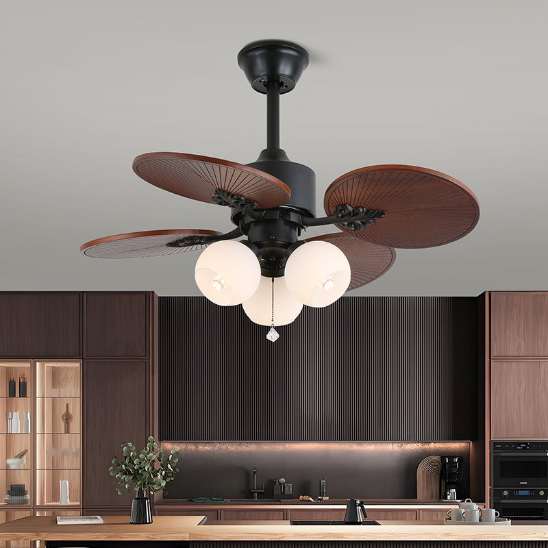 Ventilador de techo con luz Isalma en un salón de estilo tropical – imagen 3