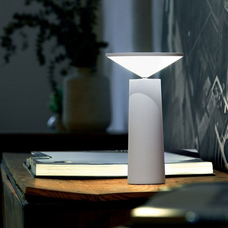 LumenFlex - Lámpara de Mesa LED con Brazo Ajustable y Moderno