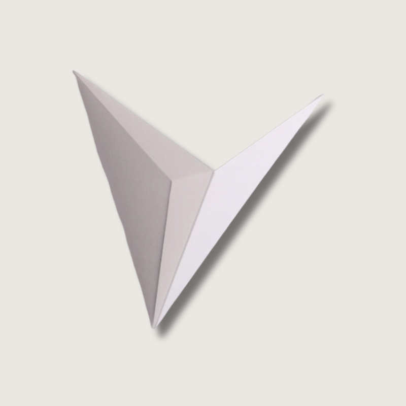 TriLuz – Lámpara de Pared Triangular con Diseño Moderno