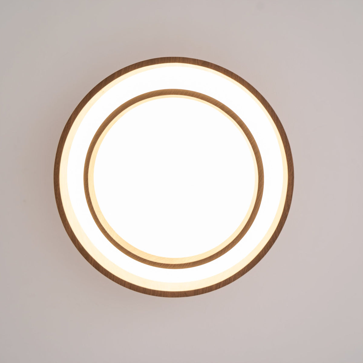 Plafón LED de techo Gandela en un salón contemporáneo – imagen 11