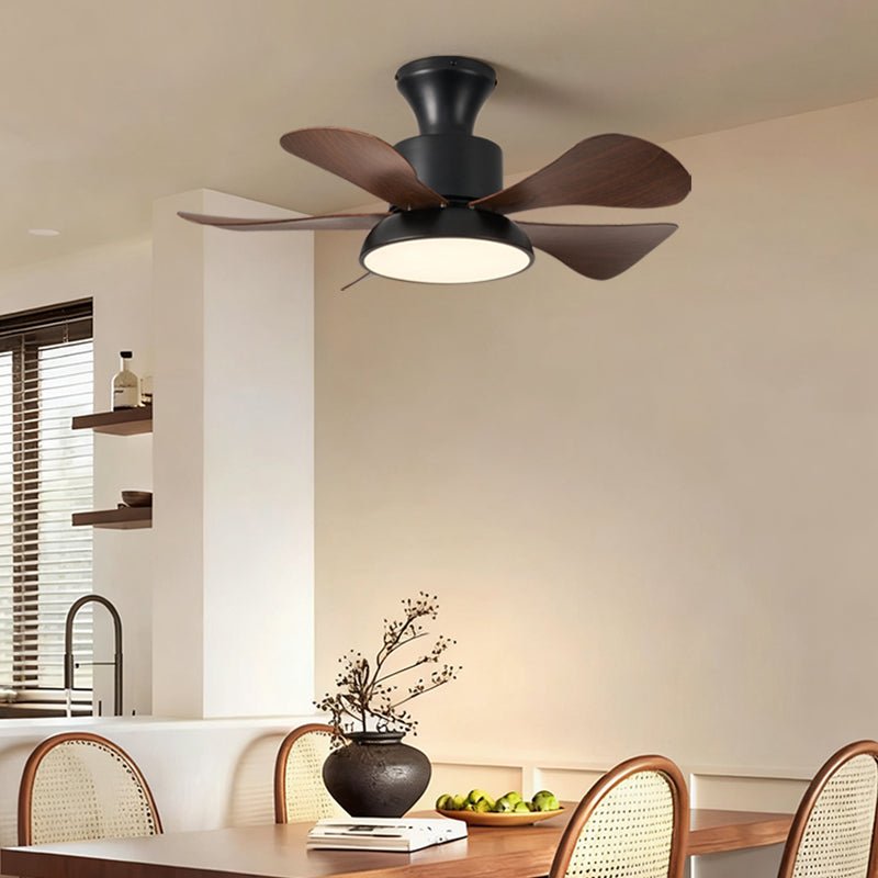 Ventilador de techo con luz Avela en un dormitorio moderno – imagen 4