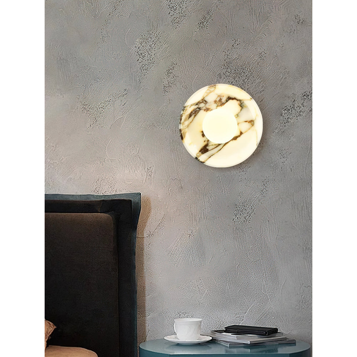Aplique de pared de mármol violeta Amatia en un salón elegante – imagen 19