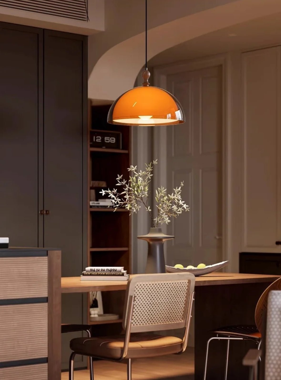 Lámpara colgante con brazos giratorios Morisa sobre una mesa de comedor – imagen 11
